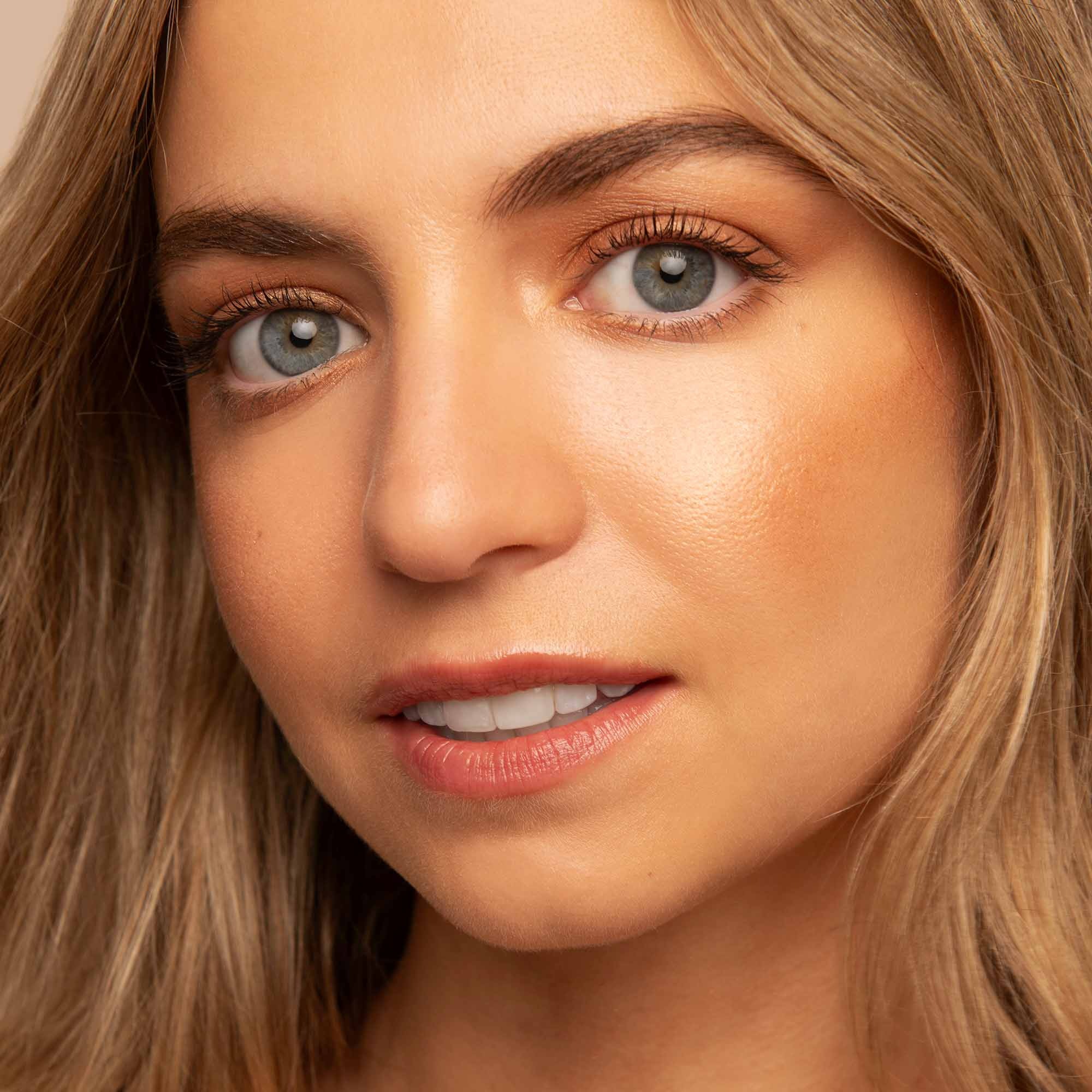 Lash Serum Mascara lifestyle