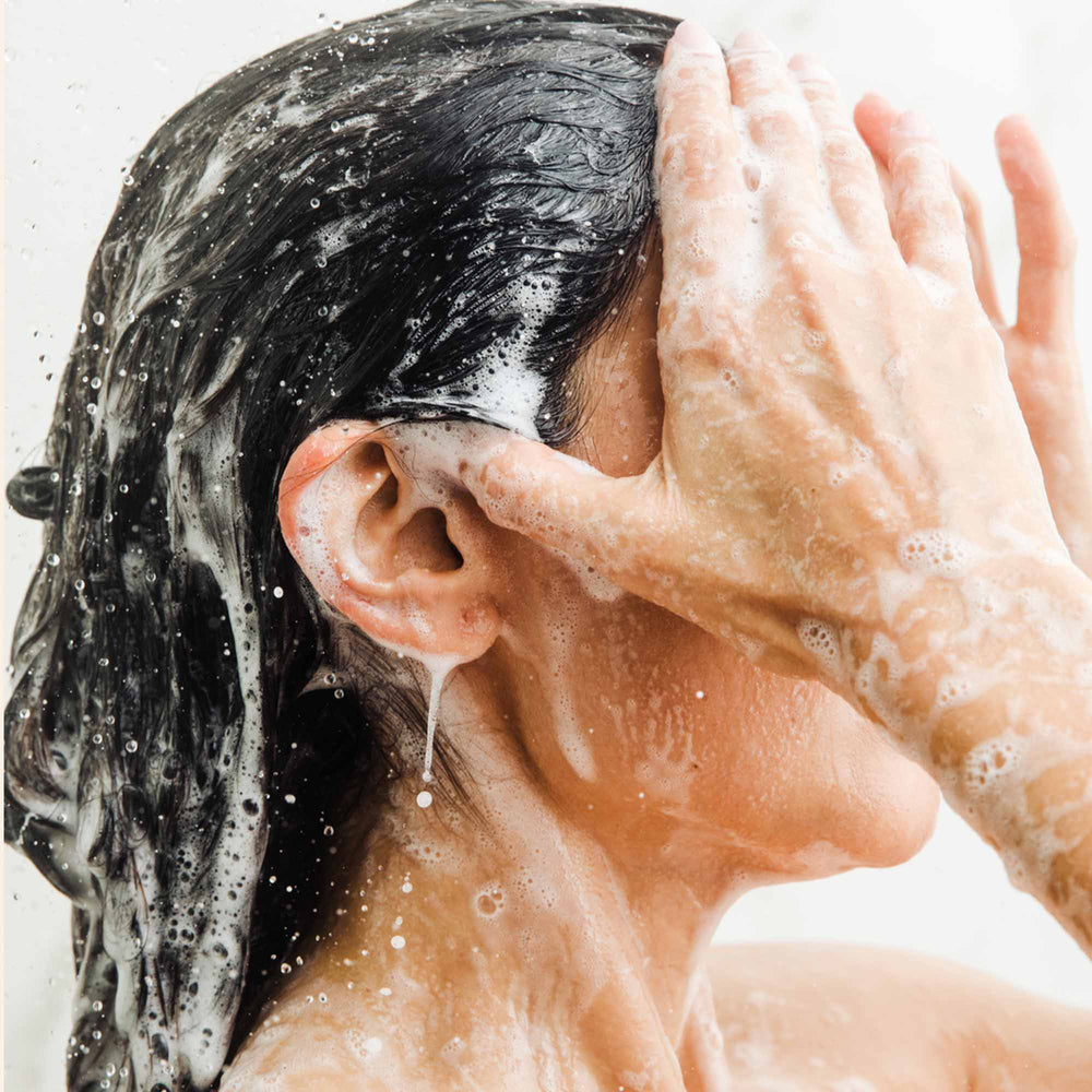 Hydrating Shampoo - Essential Oils - Image 2